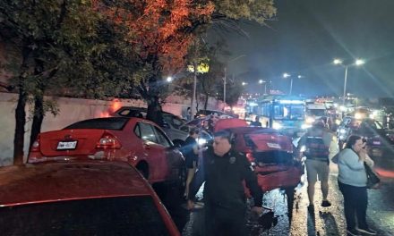 LLUVIAS DESATAN CAOS VIAL EN FRONTERA MONTERREY-SAN NICOLÁS TRAS ARRASTRE DE VEHÍCULOS