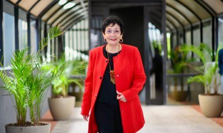 LUPITA RODRÍGUEZ RECIBE RECONOCIMIENTO POR MÁS DE 55 AÑOS DE LABOR EDUCATIVA EN NUEVO LEÓN
