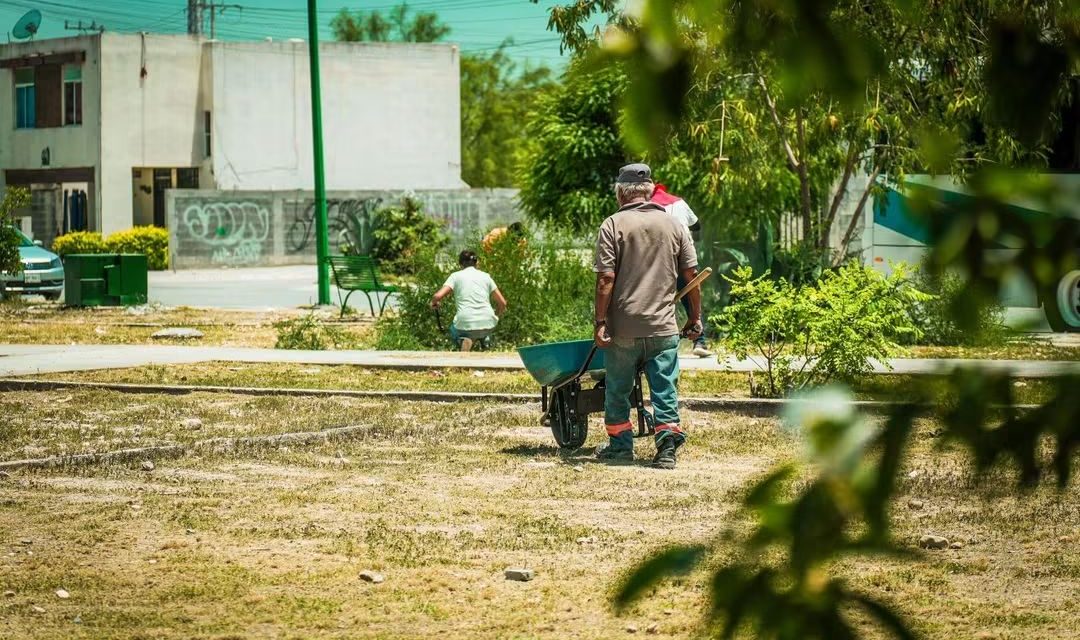 GERARDO MAZA ENTREGA PLAZA VIRGEN DEL CARMEN RENOVADA EN EL JARAL 6º SECTOR