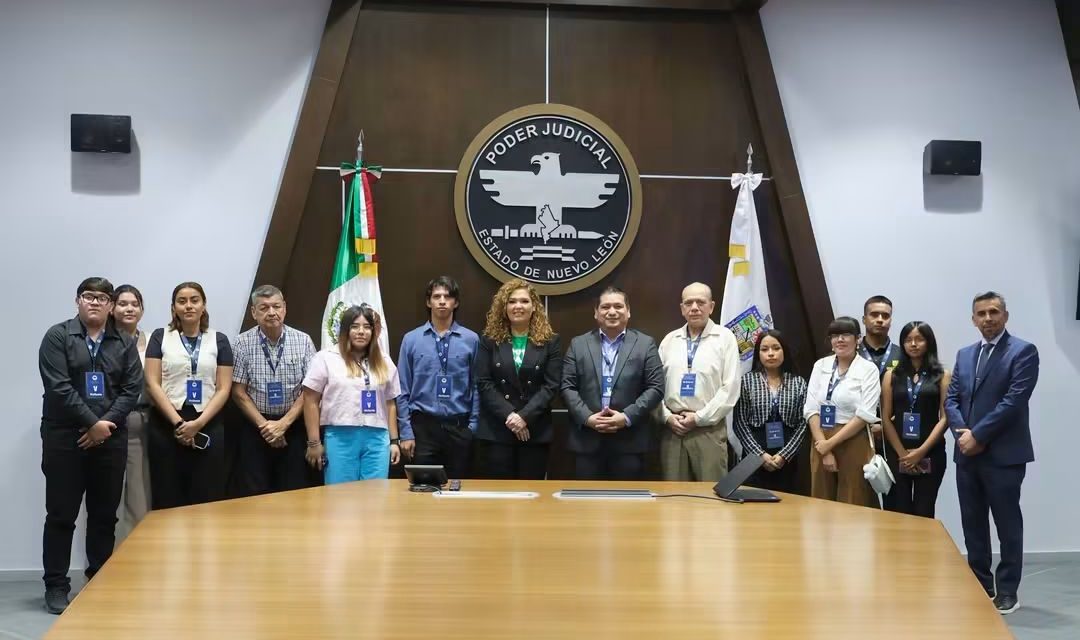 LAURA PERLA CÓRDOVA RECIBE A ESTUDIANTES DEL INSTITUTO UNIVERSITARIO PAULO FREIRE EN EL PODER JUDICIAL DE NUEVO LEÓN