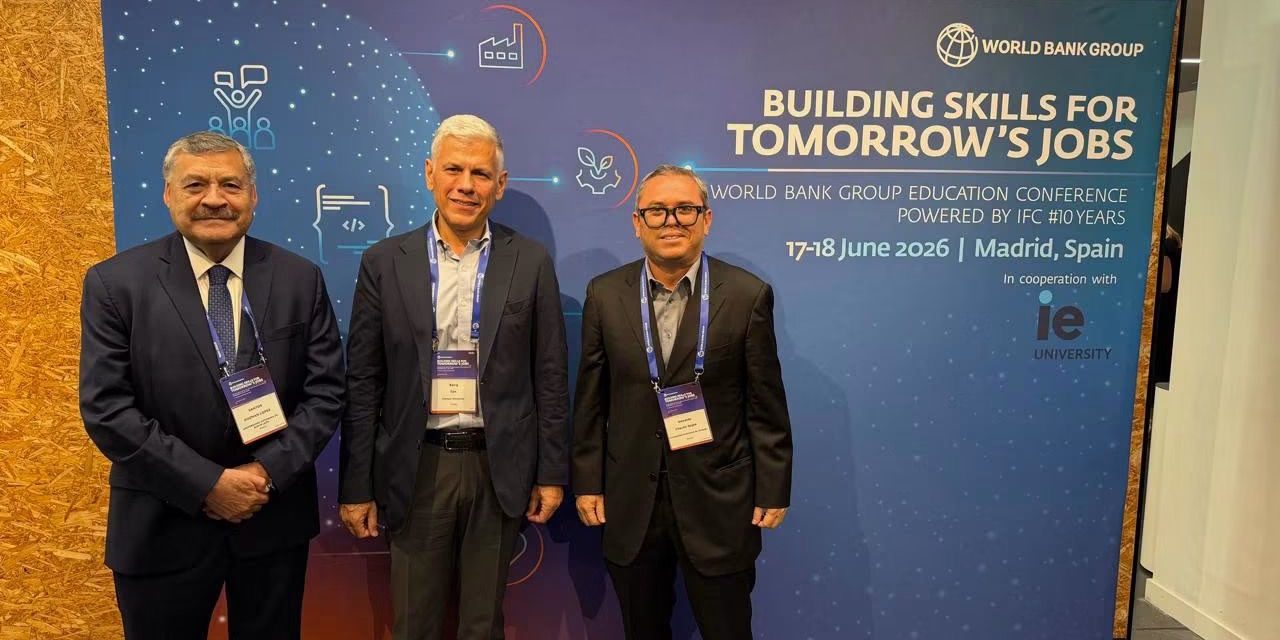 SANTOS GUZMÁN IMPULSA LA ADAPTACIÓN ACADÉMICA ANTE EL AVANCE DE LA INTELIGENCIA ARTIFICIAL