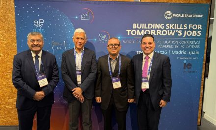 SANTOS GUZMÁN PONE A LA UANL EN EL MAPA GLOBAL DE LA EDUCACIÓN DEL FUTURO