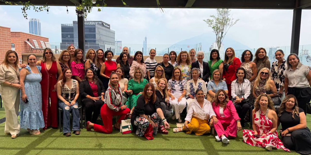 CLARA LUZ FLORES RECONOCE EL PAPEL DE LAS MUJERES EN LA TRANSFORMACIÓN DE NUEVO LEÓN