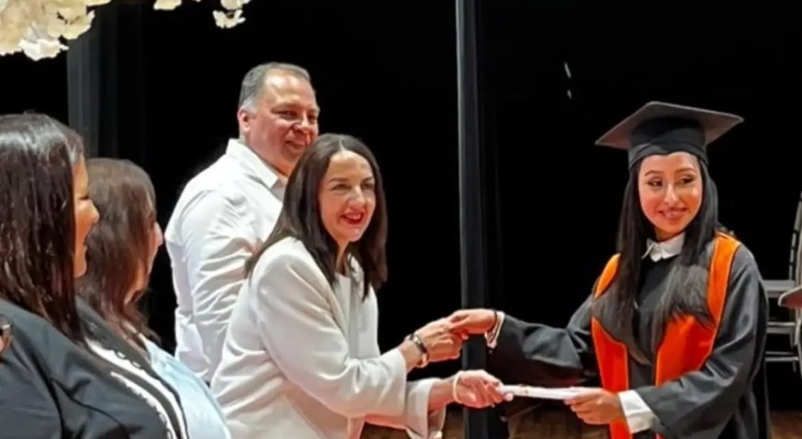 CHELO GÁLVEZ RECONOCE A GRADUADOS DEL CECYTE ESCOBEDO Y LOS LLAMA A ALCANZAR SUS METAS