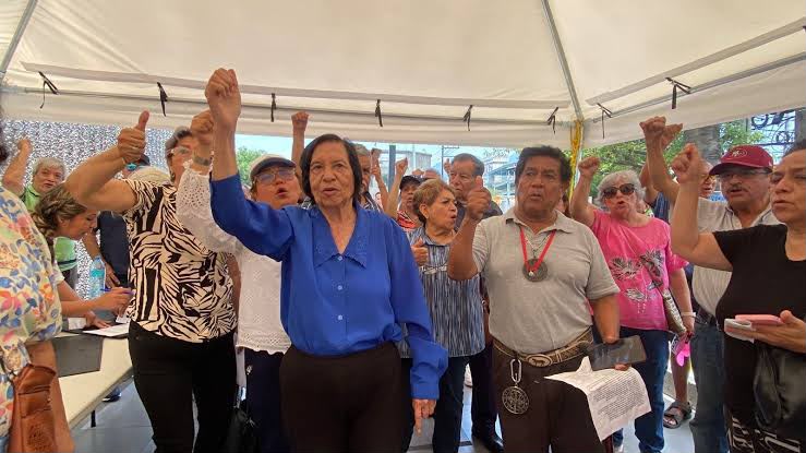 MAESTROS DE LA SECCIÓN 50 LLEVAN A NUEVO LEÓN A TRIBUNALES POR BLOQUEAR AUMENTO EN PENSIONES