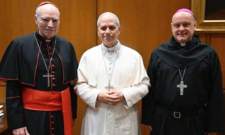 LEÓN XIV RECIBE A AGUIAR RETES EN EL VATICANO Y DESATA ESPECULACIONES SOBRE LA SUCESIÓN