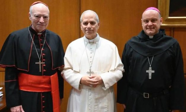LEÓN XIV RECIBE A AGUIAR RETES EN EL VATICANO Y DESATA ESPECULACIONES SOBRE LA SUCESIÓN
