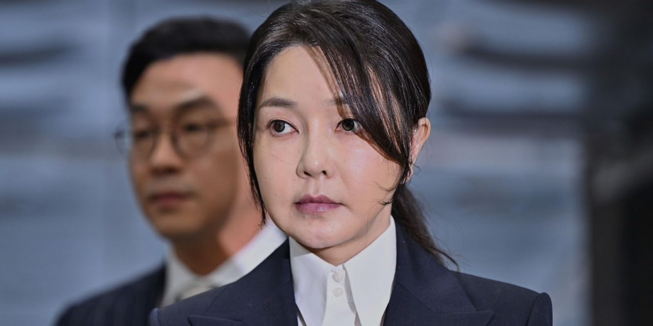CONDENAN A SIETE AÑOS DE CÁRCEL A EX PRIMERA DAMA DE COREA DEL SUR POR TRÁFICO DE INFLUENCIAS  