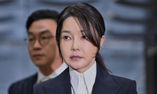 CONDENAN A SIETE AÑOS DE CÁRCEL A EX PRIMERA DAMA DE COREA DEL SUR POR TRÁFICO DE INFLUENCIAS  