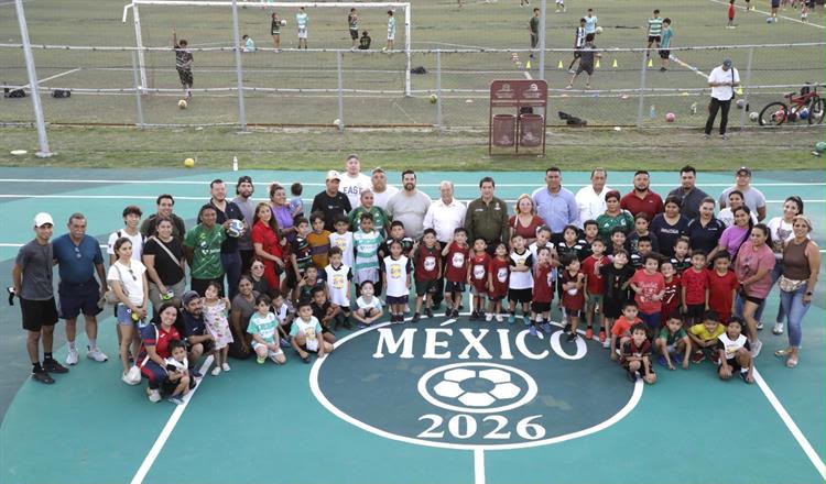 MANUEL MEZA Y FELIPE CANALES ENTREGAN DOS CANCHAS MULTIPROPÓSITO EN ESCOBEDO CON RESPALDO FEDERAL