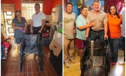 BALTAZAR MARTÍNEZ MONTEMAYOR LLEVA SILLAS DE RUEDAS HASTA LOS HOGARES DE DOS HABITANTES DE CERRALVO