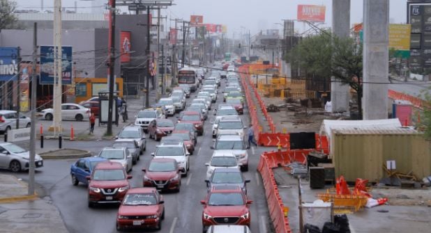TRÁFICO FUERA DE CONTROL EN LA CARRETERA MIGUEL ALEMÁN