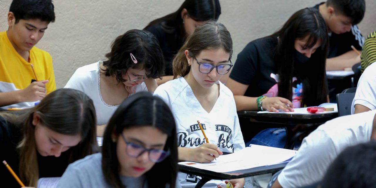 MÁS DE 45 MIL JÓVENES PRESENTAN EXAMEN PARA ENTRAR A PREPAS DE LA UANL