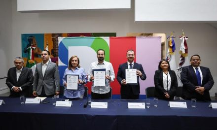 MAURICIO FARAH FIRMA CONVENIO CON UANL PARA BECAR A FUNCIONARIOS DE SAN PEDRO