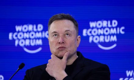ELON MUSK DISPARA SU RIQUEZA, YA ROZA EL BILLÓN DE DÓLARES