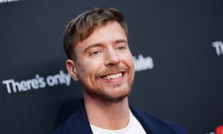 MRBEAST CELEBRA 500 MILLONES DE SUSCRIPTORES CON UNA CUMBRE HISTÓRICA Y UN PREMIO DE 1 MILLÓN DE DÓLARES