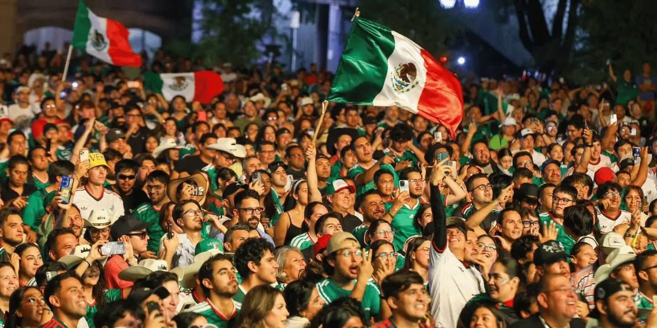 ALERTAN POR PRESUNTOS CONTAGIOS DE COVID-19 EN FAN FEST MONTERREY TRAS AGLOMERACIONES MASIVAS