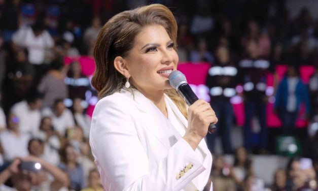 LORENIA VALLES SAMPEDRO ENCABEZA LA CARRERA POR COORDINAR LA TRANSFORMACIÓN DE MORENA EN SONORA