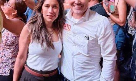 PATO ZAMBRANO CONSOLIDA CERCANÍA CON VECINOS DURANTE SUS RECORRIDOS EN SANTA CATARINA