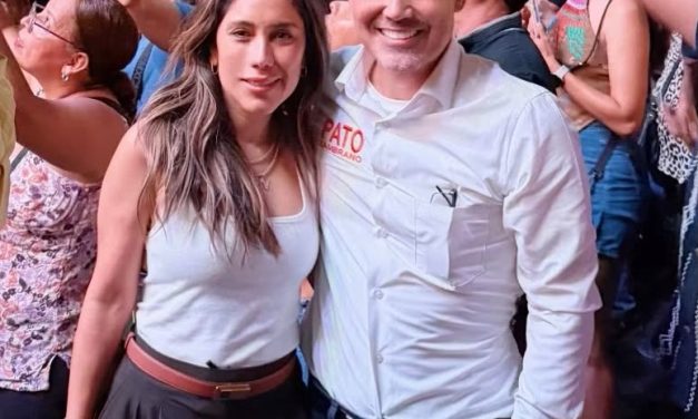 PATO ZAMBRANO CONSOLIDA CERCANÍA CON VECINOS DURANTE SUS RECORRIDOS EN SANTA CATARINA