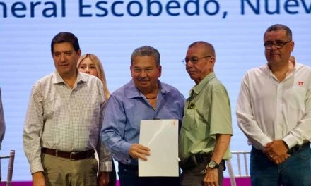 JOSÉ ANTONIO QUIROGA ACERCA LOS SERVICIOS DEL INFONAVIT A FAMILIAS DE ESCOBEDO
