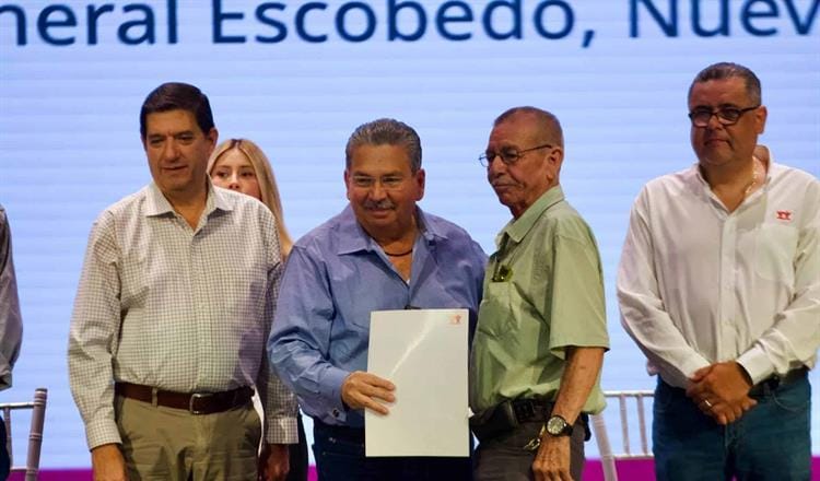 JOSÉ ANTONIO QUIROGA ACERCA LOS SERVICIOS DEL INFONAVIT A FAMILIAS DE ESCOBEDO