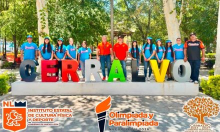 BALTAZAR MARTÍNEZ ENTREGA NUEVOS UNIFORMES A LA ACADEMIA MUNICIPAL DE SÓFTBOL DE CERRALVO