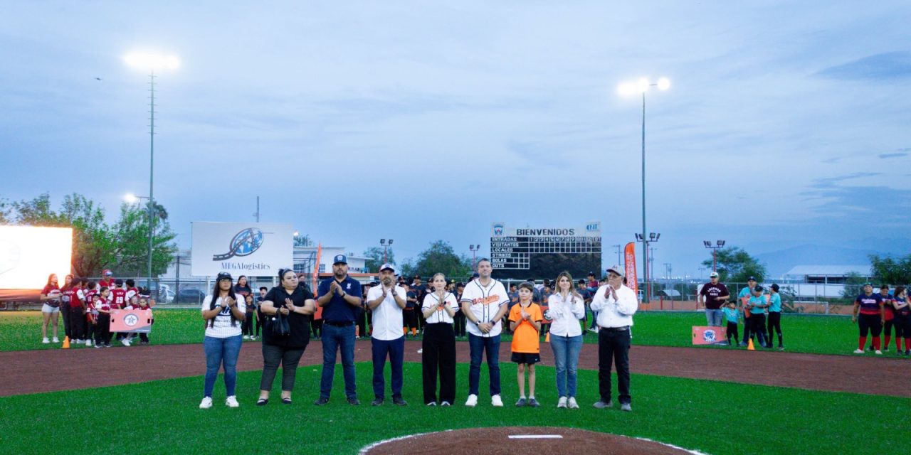 MELISA PEÑA DESTACA RENOVACIÓN DE CAMPO DE LIGAS PEQUEÑAS EN EL CARMEN