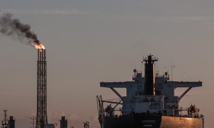 TRUMP ANUNCIA ACUERDO PARA QUE EE. UU. CONTROLE GRAN PARTE DEL PETRÓLEO DE VENEZUELA