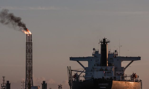 TRUMP ANUNCIA ACUERDO PARA QUE EE. UU. CONTROLE GRAN PARTE DEL PETRÓLEO DE VENEZUELA