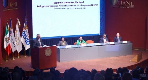 SANTOS GUZMÁN IMPULSA NUEVA CULTURA DE EVALUACIÓN EN LA EDUCACIÓN SUPERIOR