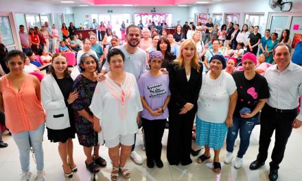 DANIEL ACOSTA ENTREGA TURBANTES ONCOLÓGICOS A MUJERES EN TRATAMIENTO
