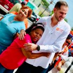 DANIEL ACOSTA LLEVA ATENCIÓN A LAS FAMILIAS DE VALLE DE SANTA LUCÍA