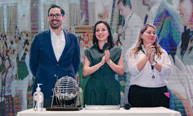 DAVID DE LA PEÑA LLEVA LA GRAN LOTERÍA DIF 2026 A LAS FAMILIAS DE SANTIAGO