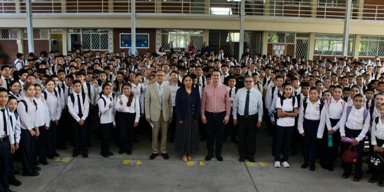 LUIS CAVAZOS ACOMPAÑA A ESTUDIANTES DE ALLENDE EN EL REGRESO A CLASES