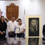 SAN PEDRO RECIBE RETRATO DE MAURICIO FERNÁNDEZ ELABORADO CON LA TÉCNICA TRADICIONAL DE OLINALÁ, GUERRERO