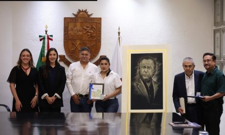 SAN PEDRO RECIBE RETRATO DE MAURICIO FERNÁNDEZ ELABORADO CON LA TÉCNICA TRADICIONAL DE OLINALÁ, GUERRERO