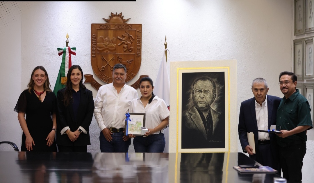 SAN PEDRO RECIBE RETRATO DE MAURICIO FERNÁNDEZ ELABORADO CON LA TÉCNICA TRADICIONAL DE OLINALÁ, GUERRERO