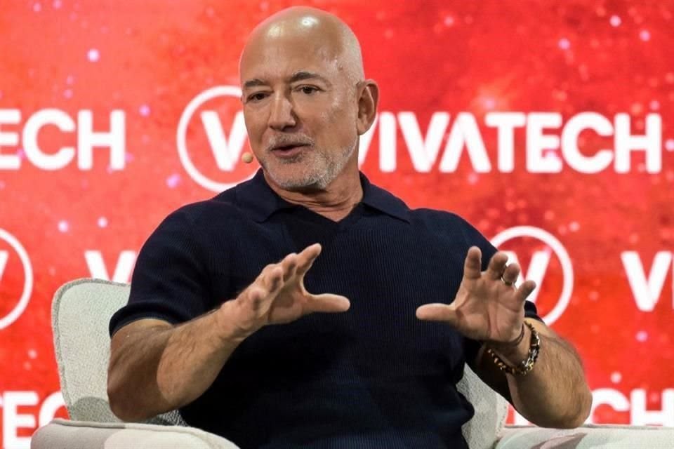 JEFF BEZOS APROVECHA RÉCORD DE AMAZON Y VENDE 350 MILLONES EN ACCIONES