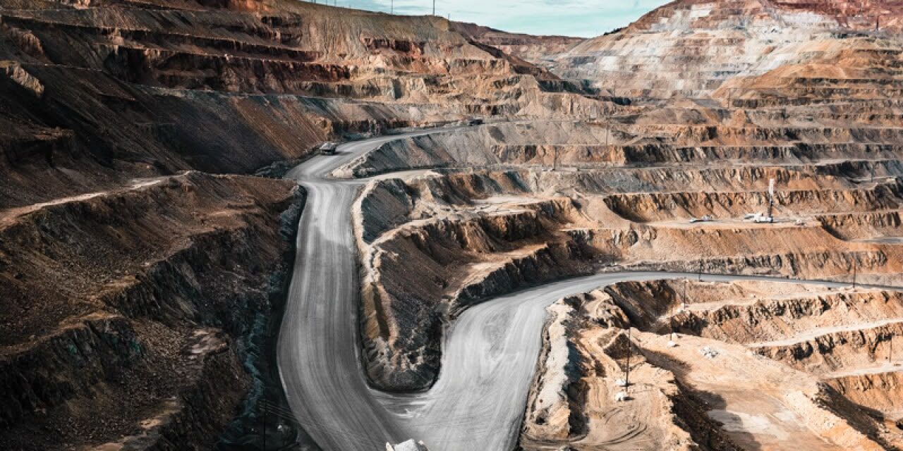 MÉXICO TIENE FRENADOS 11 MIL MILLONES DE DÓLARES EN MINERÍA POR FALTA DE PERMISOS