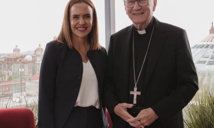 CLARA LUZ FLORES COMPARTE ENCUENTRO CON EL CARDENAL PIETRO PAROLIN Y PIDE ORACIONES POR NUEVO LEÓN