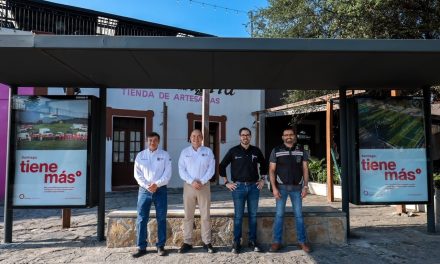 DAVID DE LA PEÑA ENTREGA 20 PARADAS DE AUTOBÚS RENOVADAS PARA MEJORAR LA MOVILIDAD EN SANTIAGO