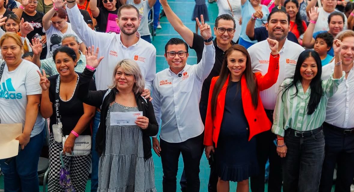 FÉLIX ARRATIA ENTREGA MÁS DE 2 MIL 500 TARJETAS DEL PROGRAMA “AYUDAMOS A LAS MUJERES” EN SAN BERNABÉ