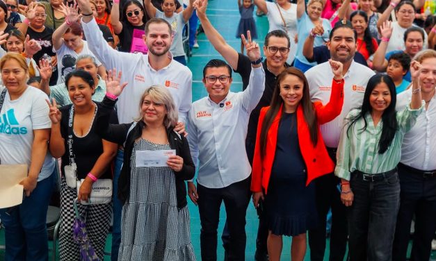 FÉLIX ARRATIA ENTREGA MÁS DE 2 MIL 500 TARJETAS DEL PROGRAMA “AYUDAMOS A LAS MUJERES” EN SAN BERNABÉ