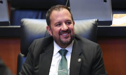 HÉCTOR DE LA GARZA LLEVA LA VOZ DE JUÁREZ AL SENADO Y ABRE EL MICRÓFONO A LA CIUDADANÍA