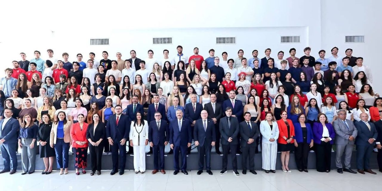 SANTOS GUZMÁN Y ADRIANA GARZA DAN LA BIENVENIDA A ESTUDIANTES DE INTERCAMBIO EN LA UANL