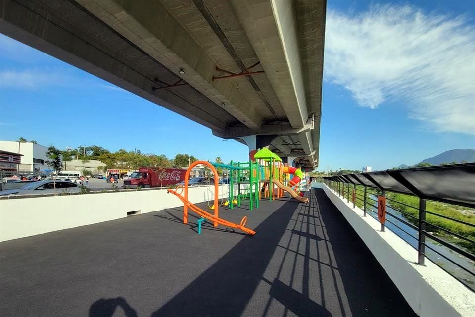 ENTREGAN PARQUE LINEAL EN EL RÍO SANTA CATARINA CON OBRAS PENDIENTES