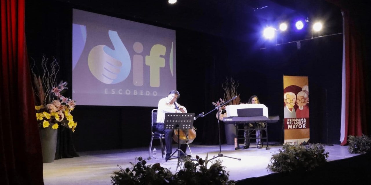 JOSÉ ANTONIO QUIROGA ACERCA MÚSICA Y CULTURA A ADULTOS MAYORES DE ESCOBEDO