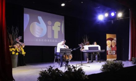 JOSÉ ANTONIO QUIROGA ACERCA MÚSICA Y CULTURA A ADULTOS MAYORES DE ESCOBEDO