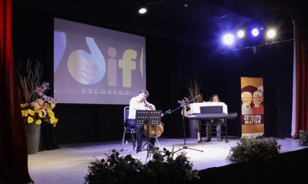 JOSÉ ANTONIO QUIROGA ACERCA MÚSICA Y CULTURA A ADULTOS MAYORES DE ESCOBEDO